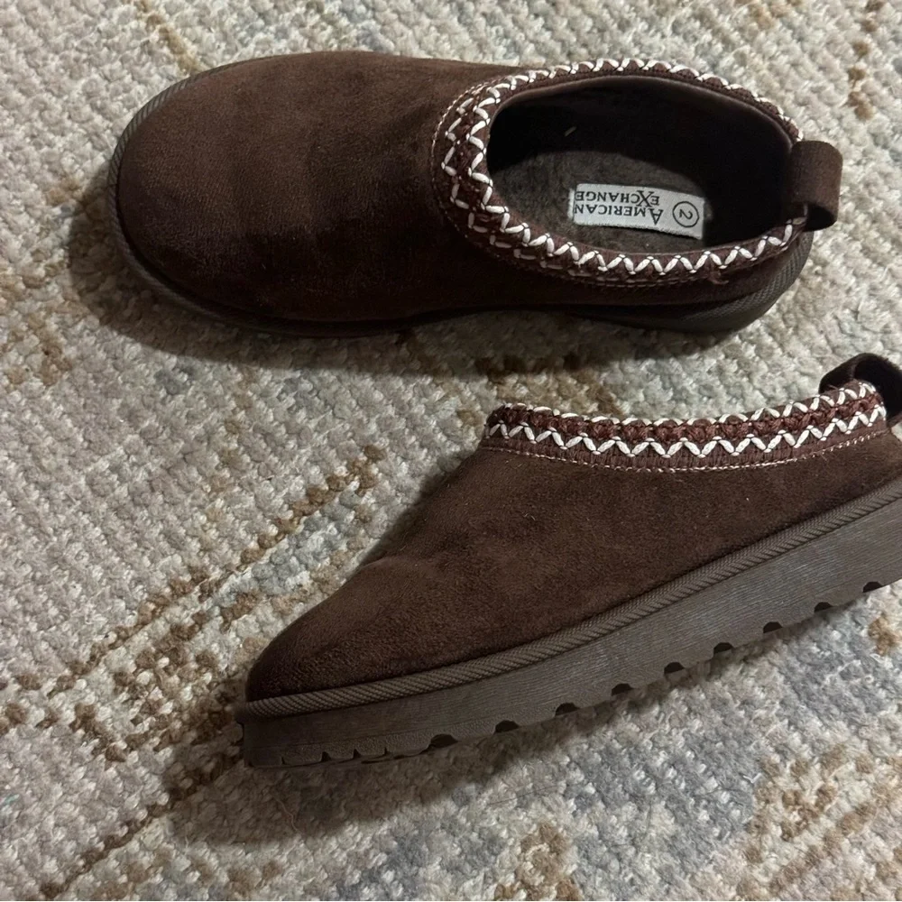 American Exchange Slip-On  Kids  Slippers Size 2
